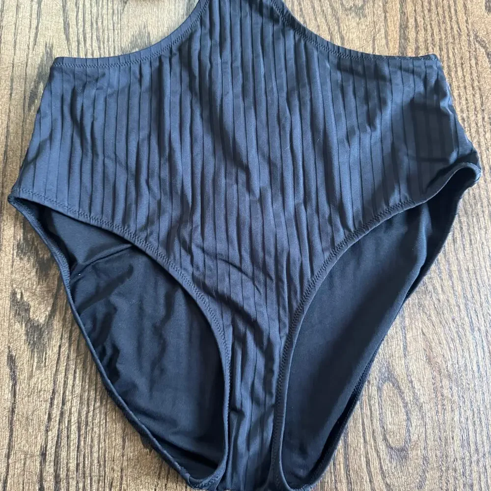Aerie Womens Black Ribbed Cut Out Ring One Piece Monokini Swim Suit Size Large